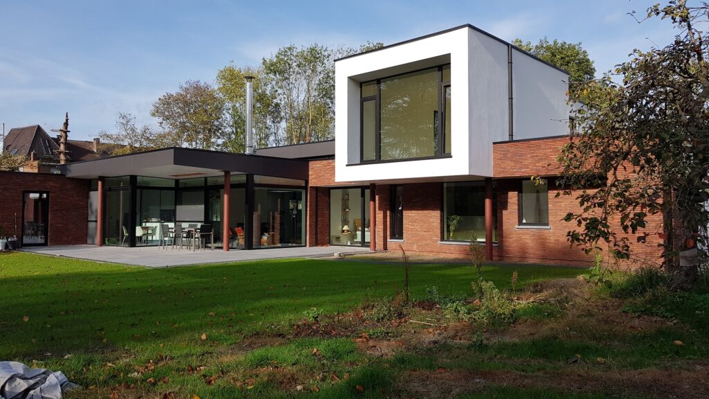 Transformation d’une habitation avec toiture a versants en toit plat – Tournai