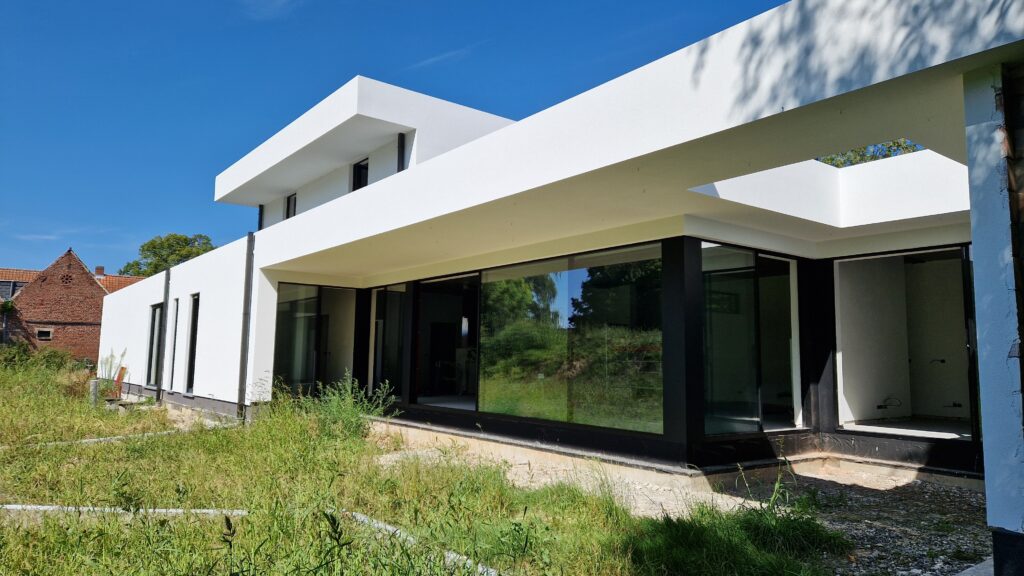 Transformation d’une habitation avec toiture a versants en toit plat – Tournai